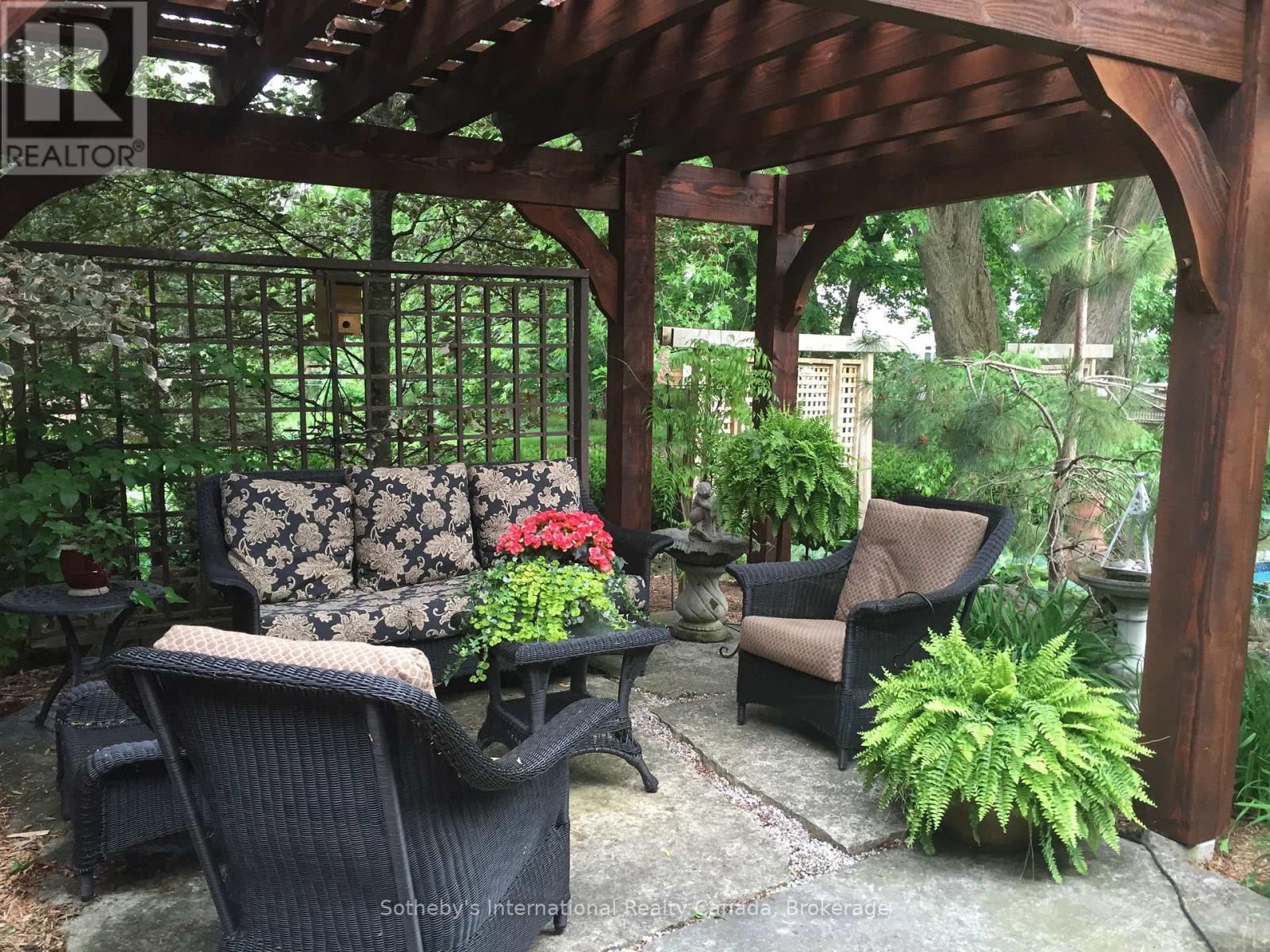 552 BOBOLINK ROAD — photo 3