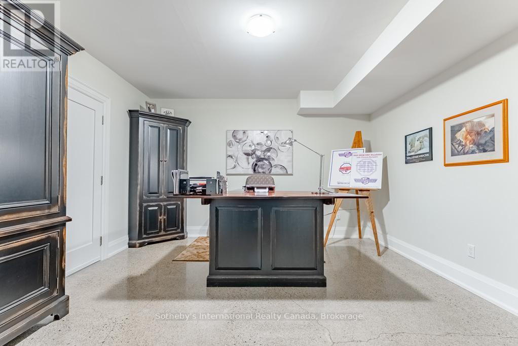 552 BOBOLINK ROAD — photo 43