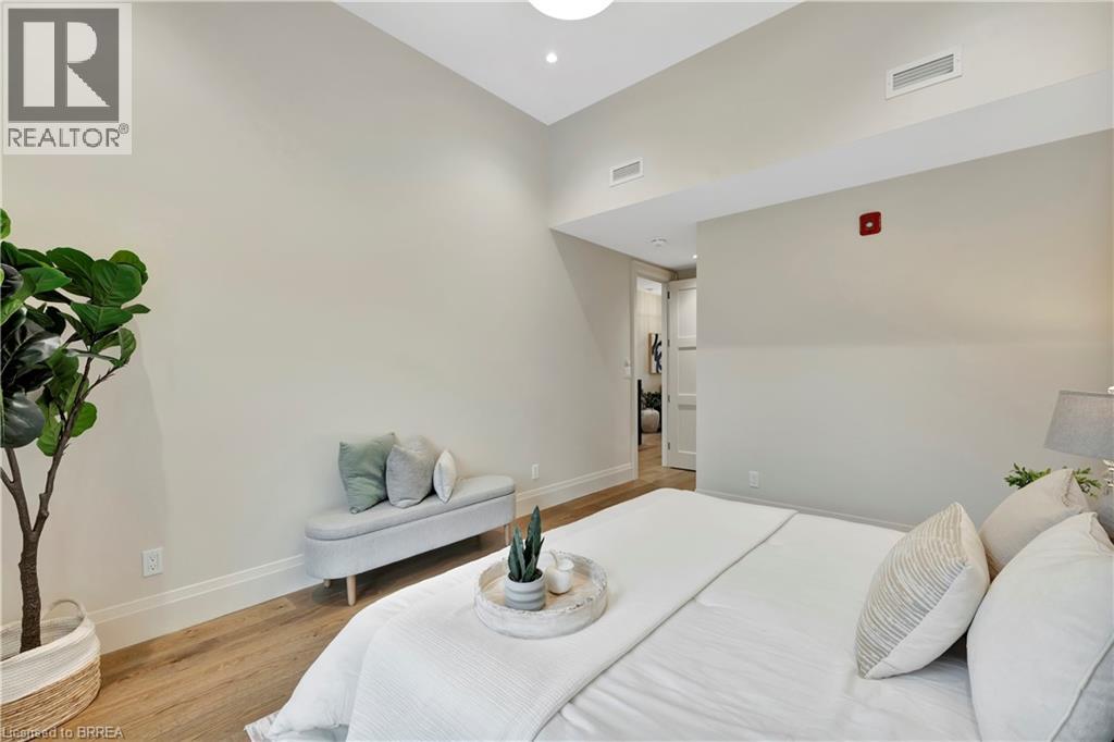 #204 7 GRAND RIVER Street N - 26