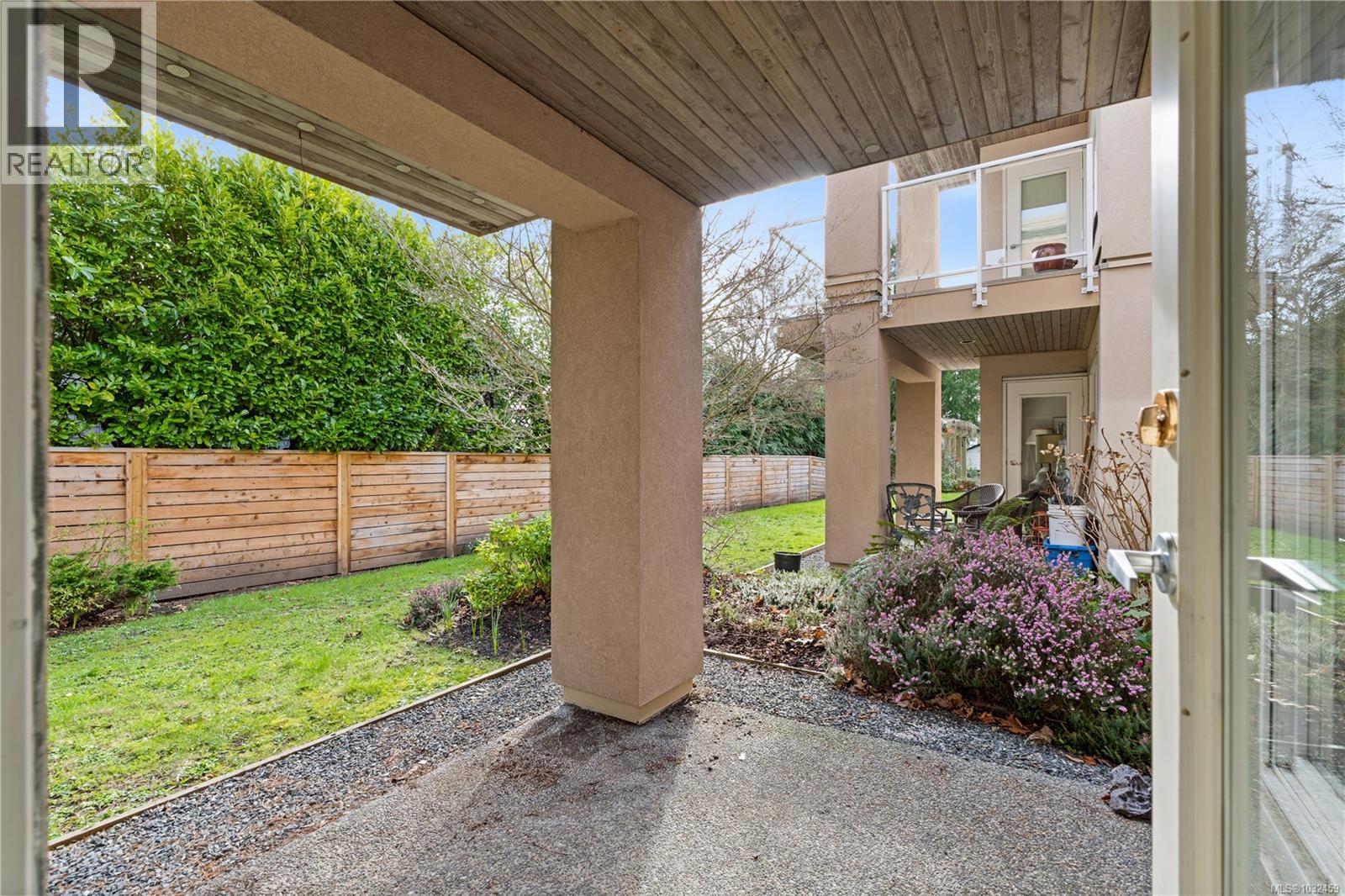 105 3915 St. George's Lane, Saanich