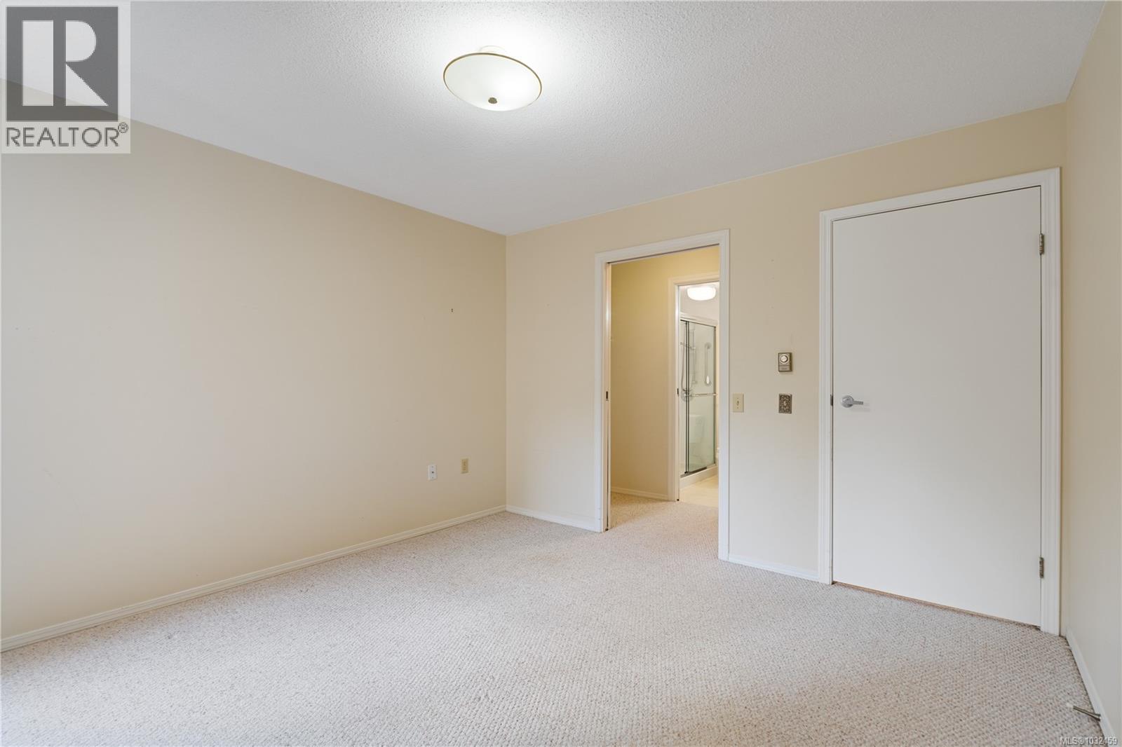 105 3915 St. George's Lane, Saanich