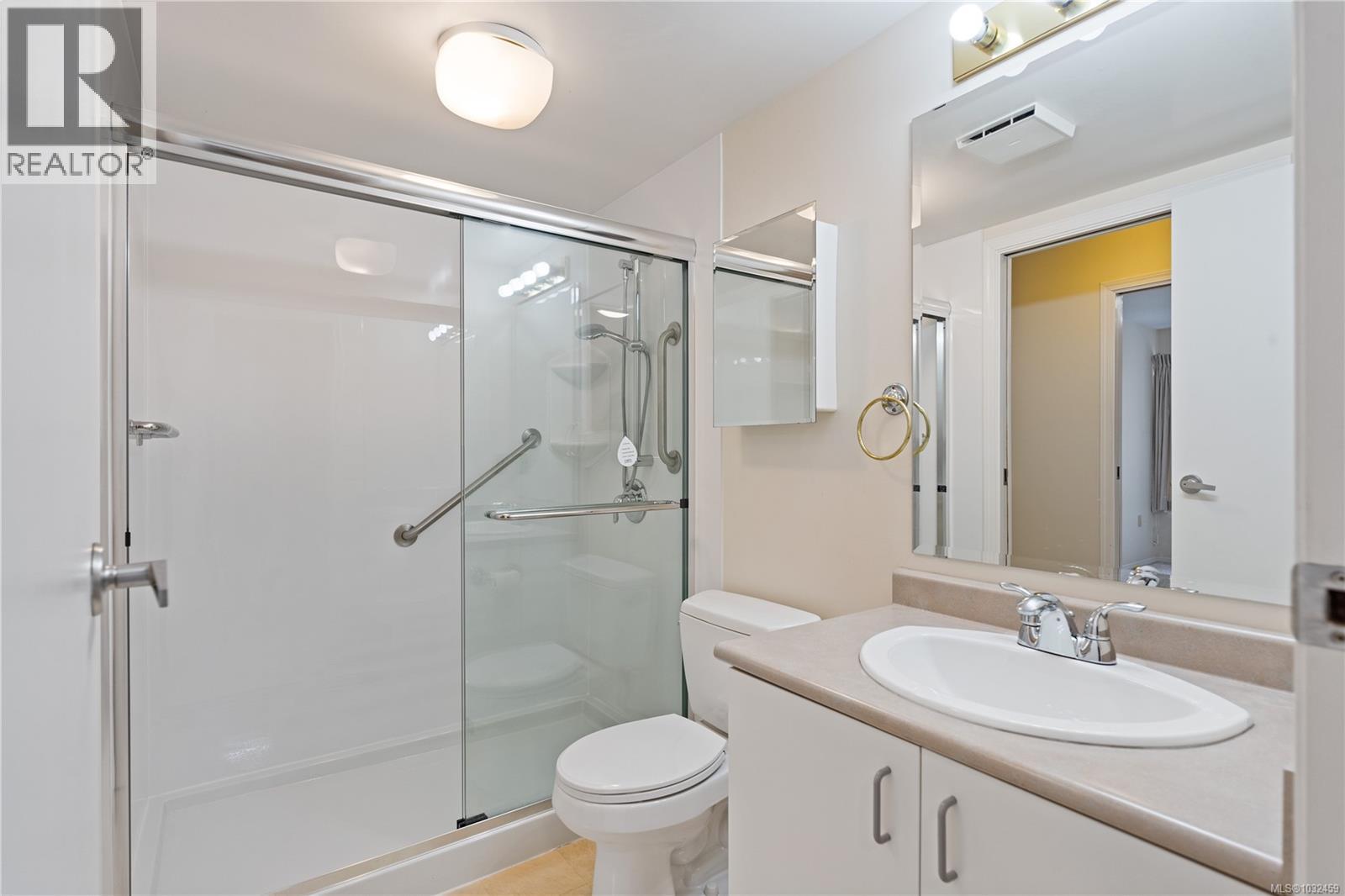 105 3915 St. George's Lane, Saanich