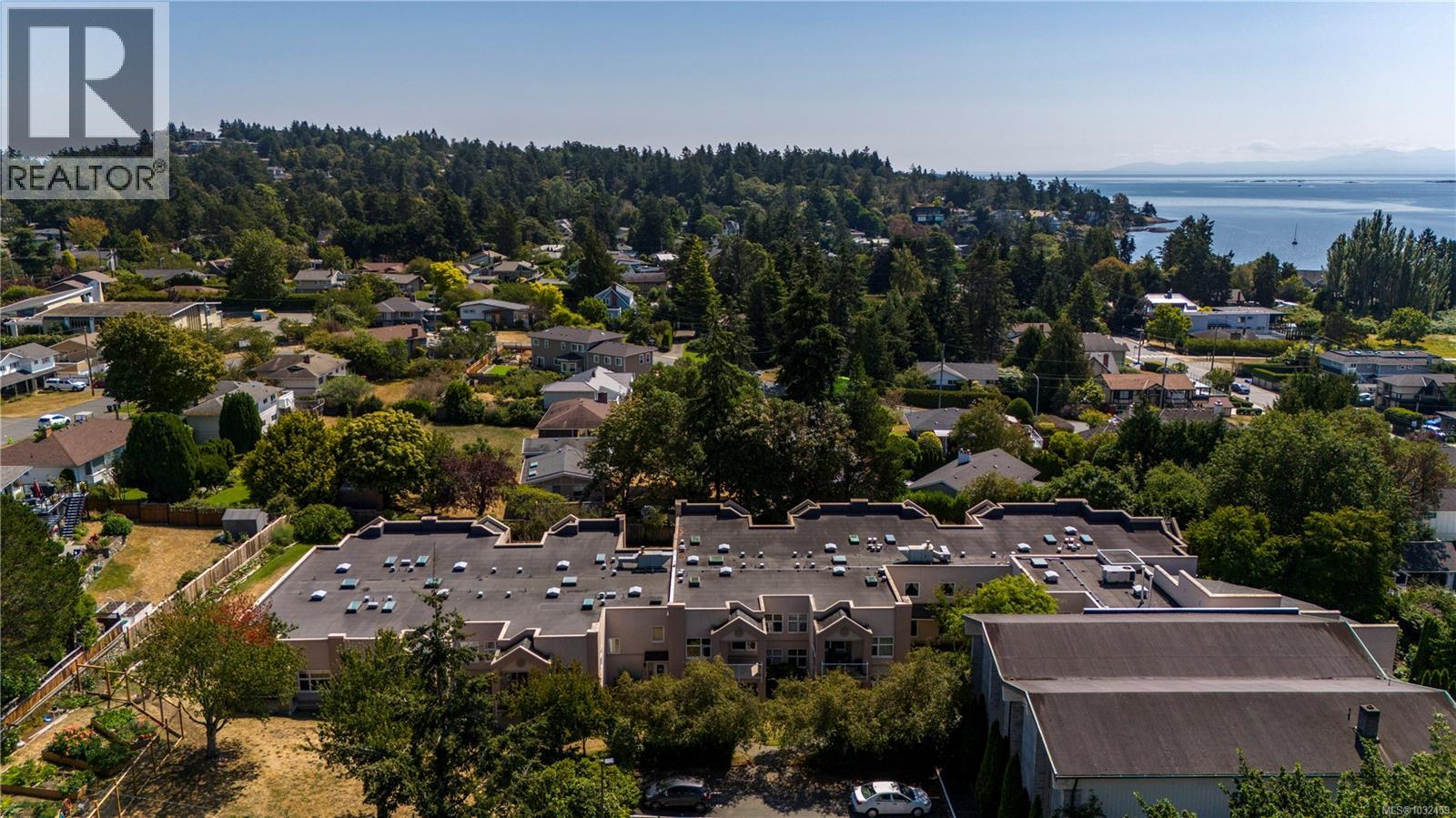 105 3915 St. George's Lane, Saanich