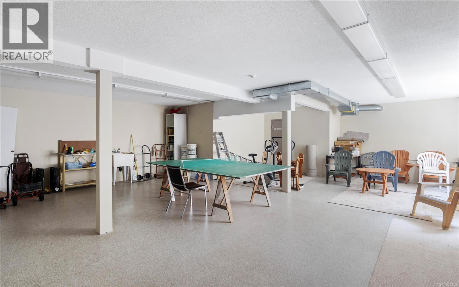 105 3915 St. George's Lane, Saanich