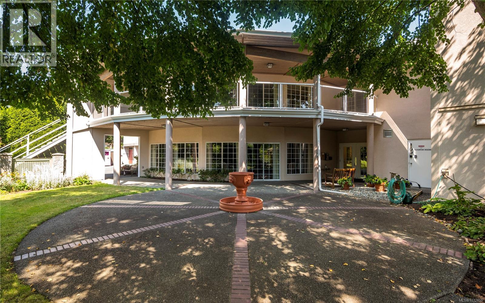 105 3915 St. George's Lane, Saanich