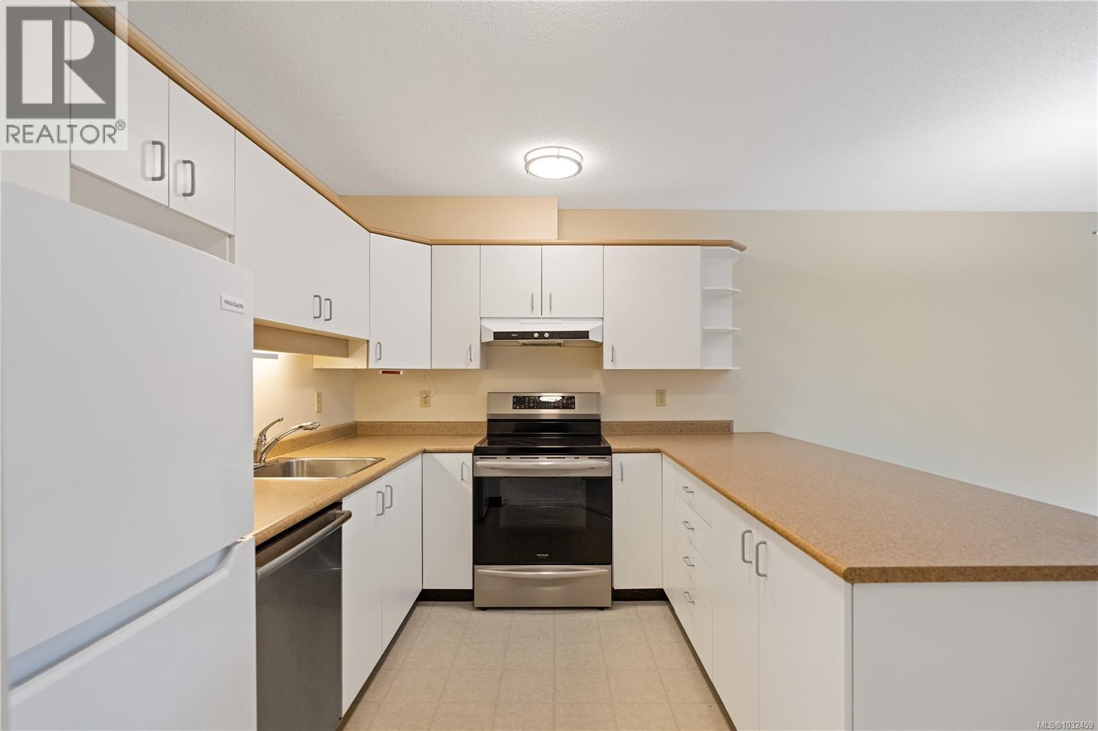 105 3915 St. George's Lane, Saanich