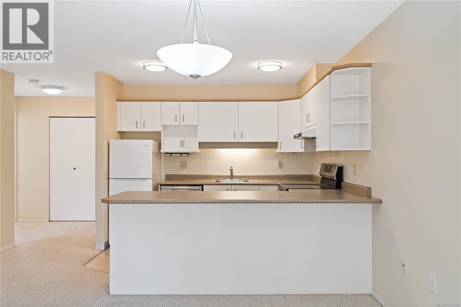 105 3915 St. George's Lane, Saanich