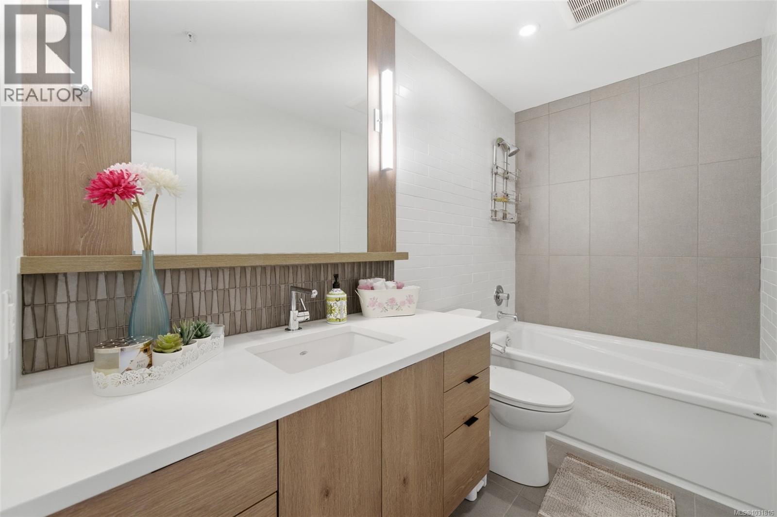 212 950 Whirlaway Crescent, Langford