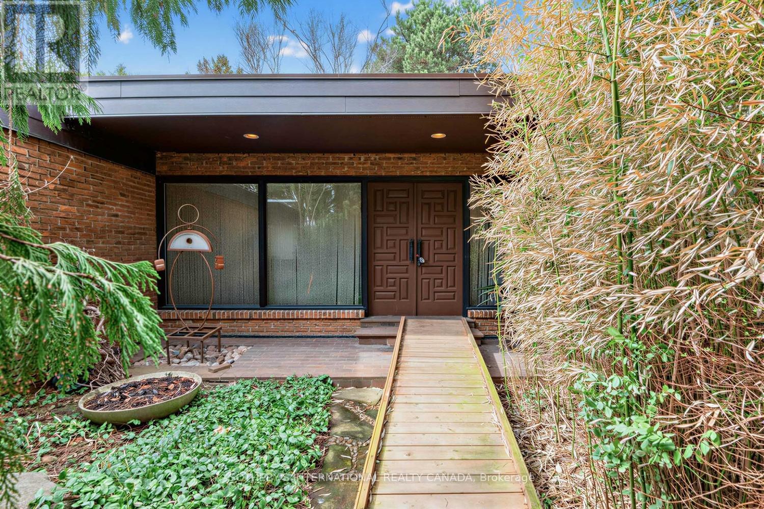 Listing photo of 16 ROYAL OAK DRIVE