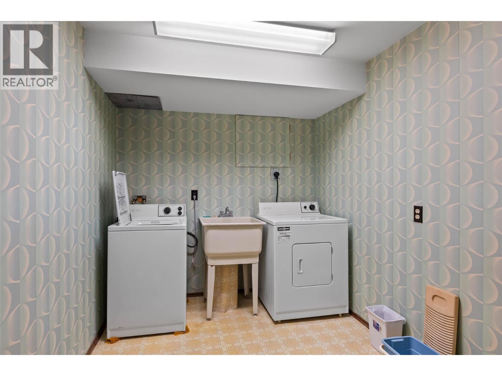 178 WADDINGTON DRIVE - 25