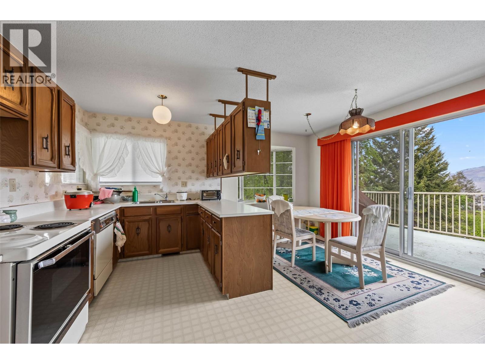 178 WADDINGTON DRIVE - 6