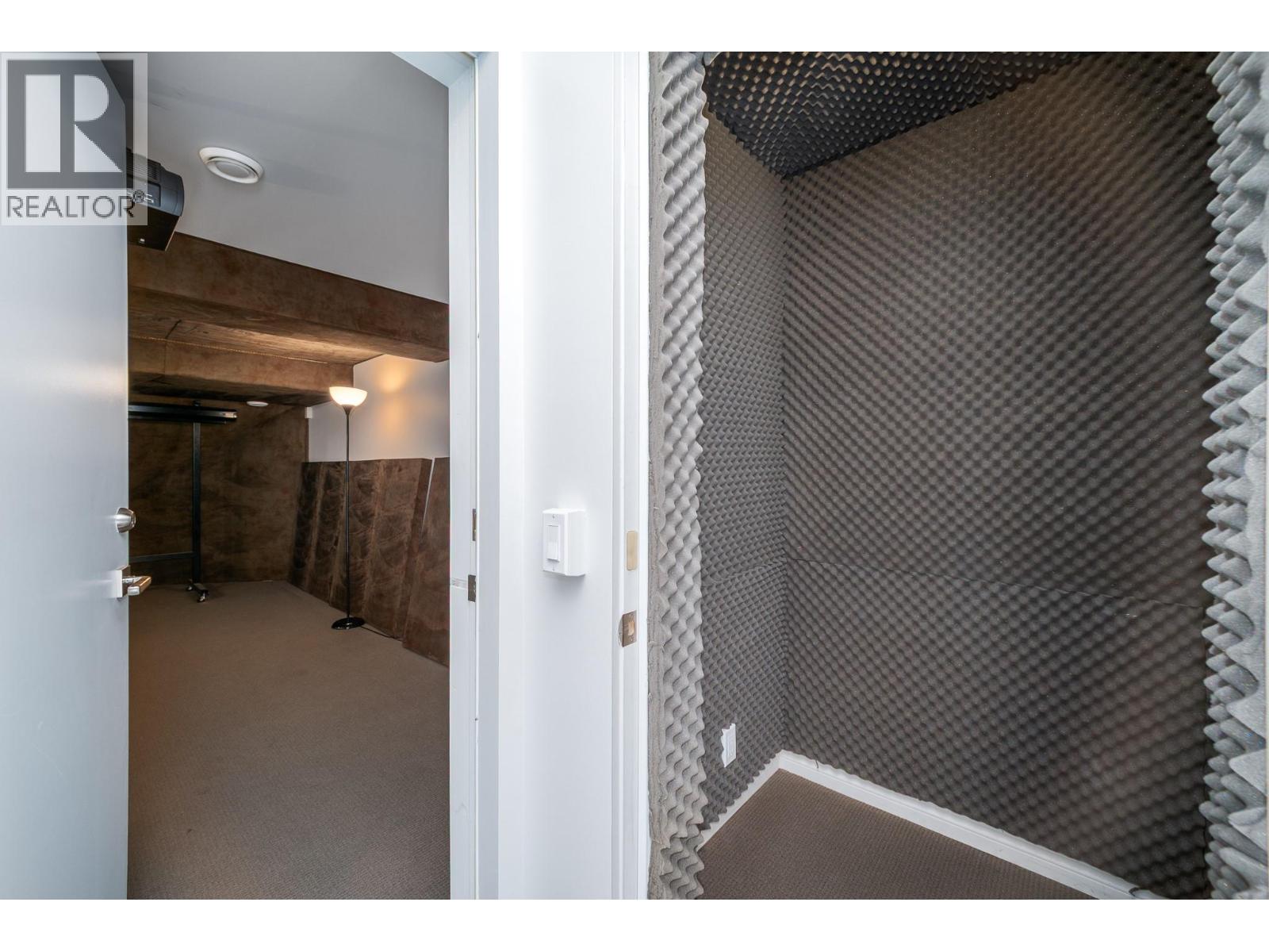 2317 Shannon Heights Place, Kelowna