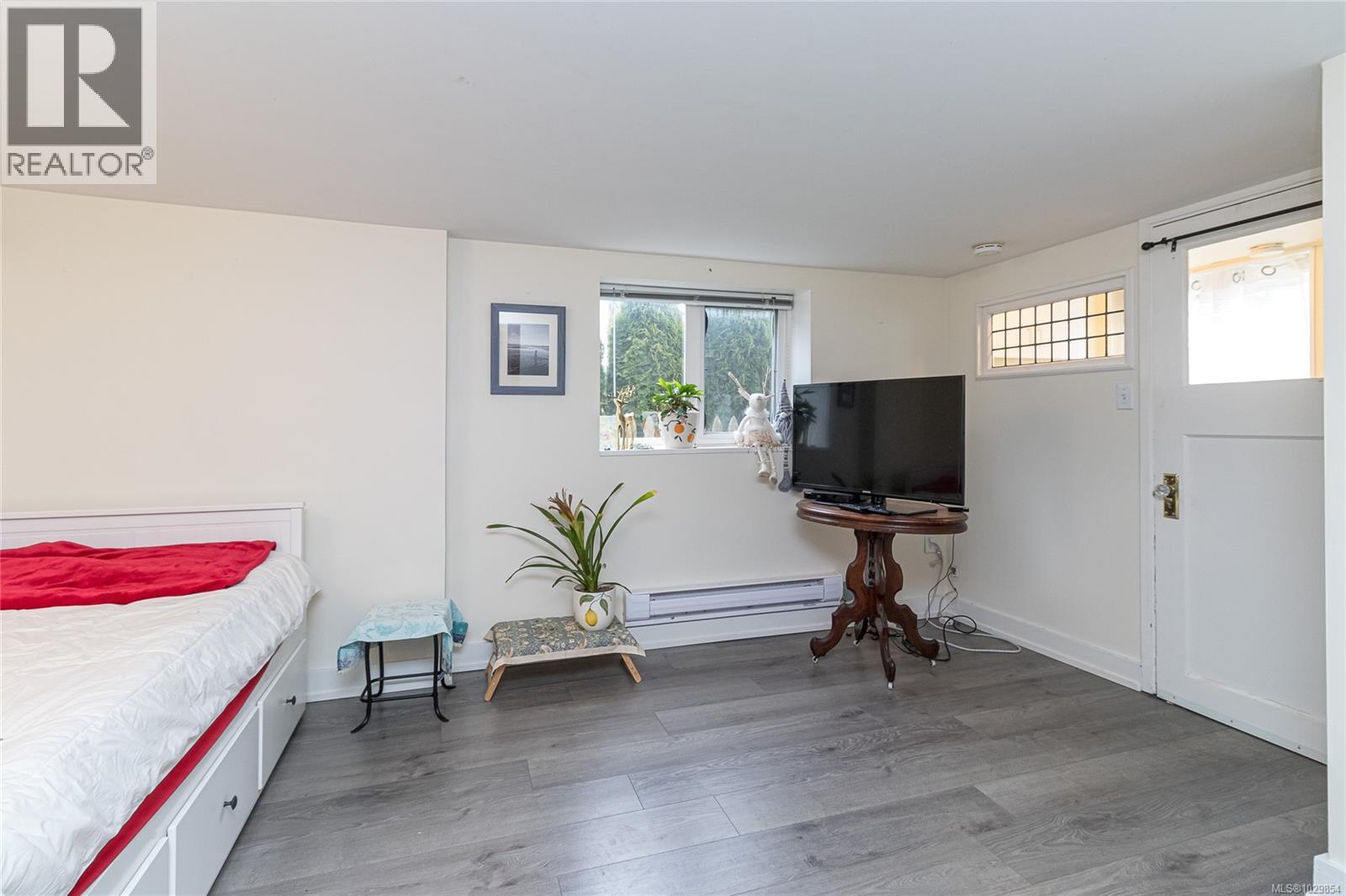 354 Berwick St - 27
