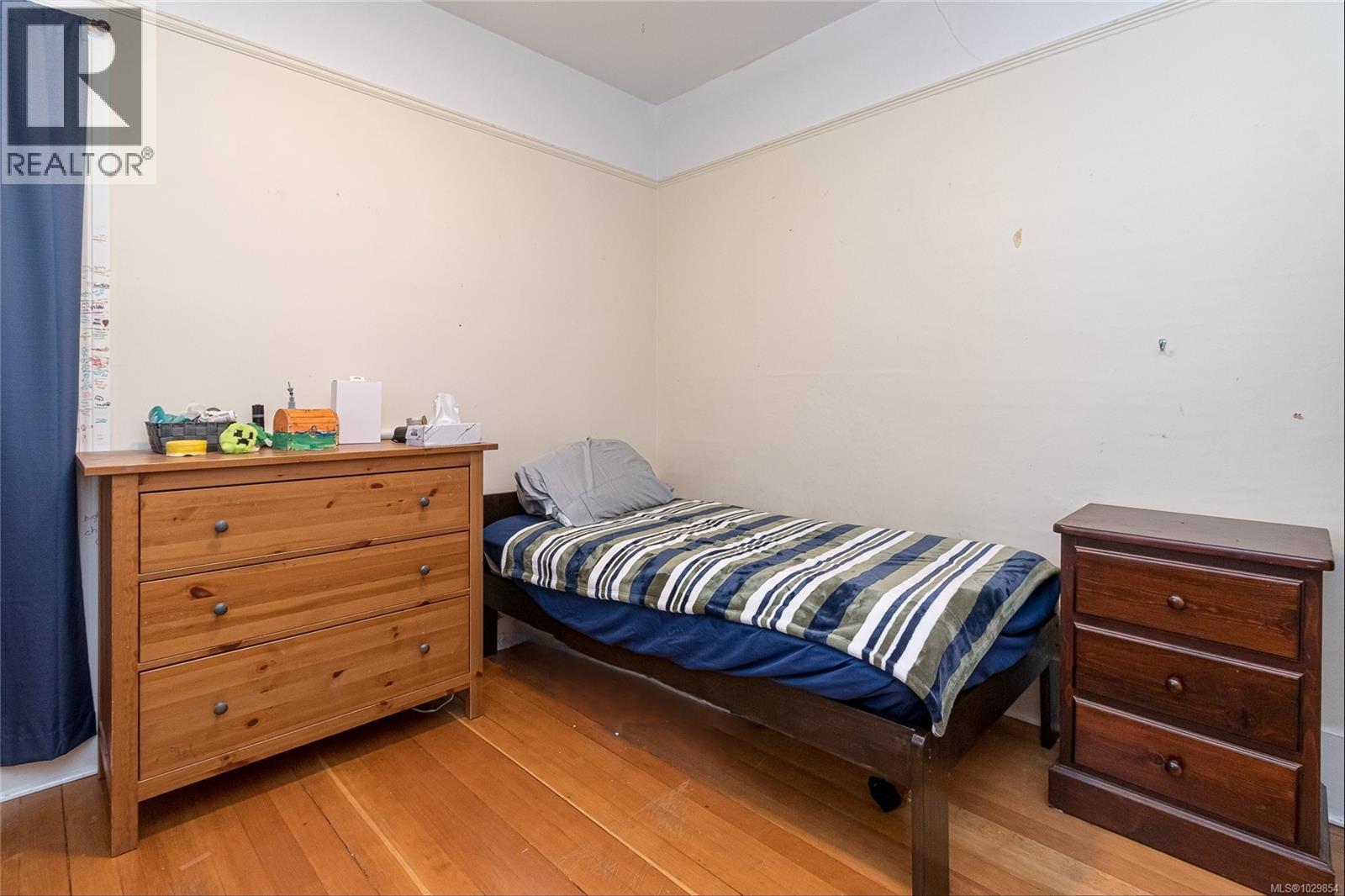 354 Berwick St - 21