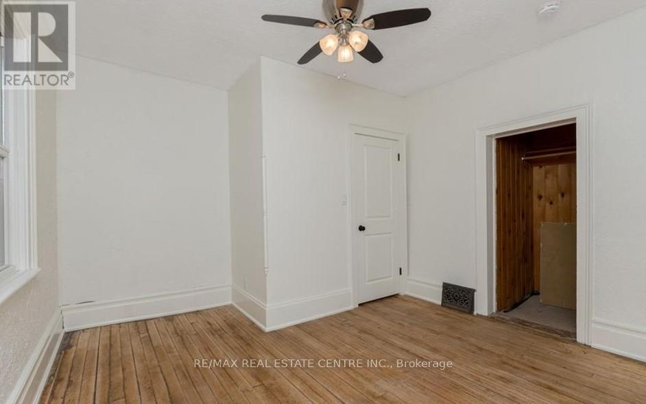 14 YOUNG STREET W - 5