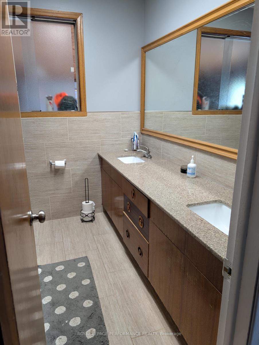 4 Pc Bathroom in the main floor.