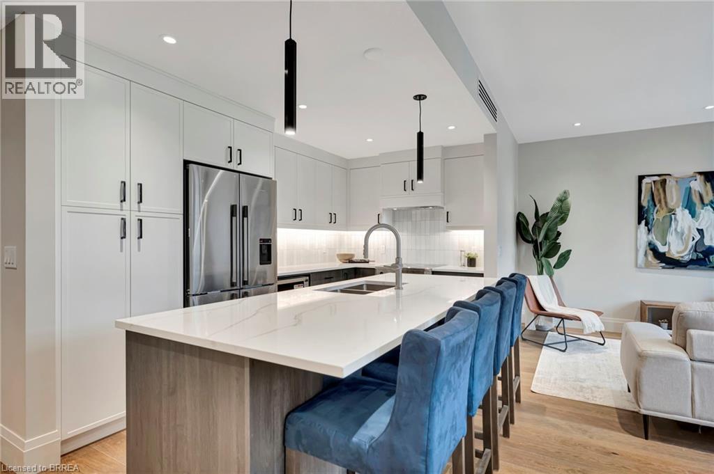 #202 7 GRAND RIVER Street N - 1