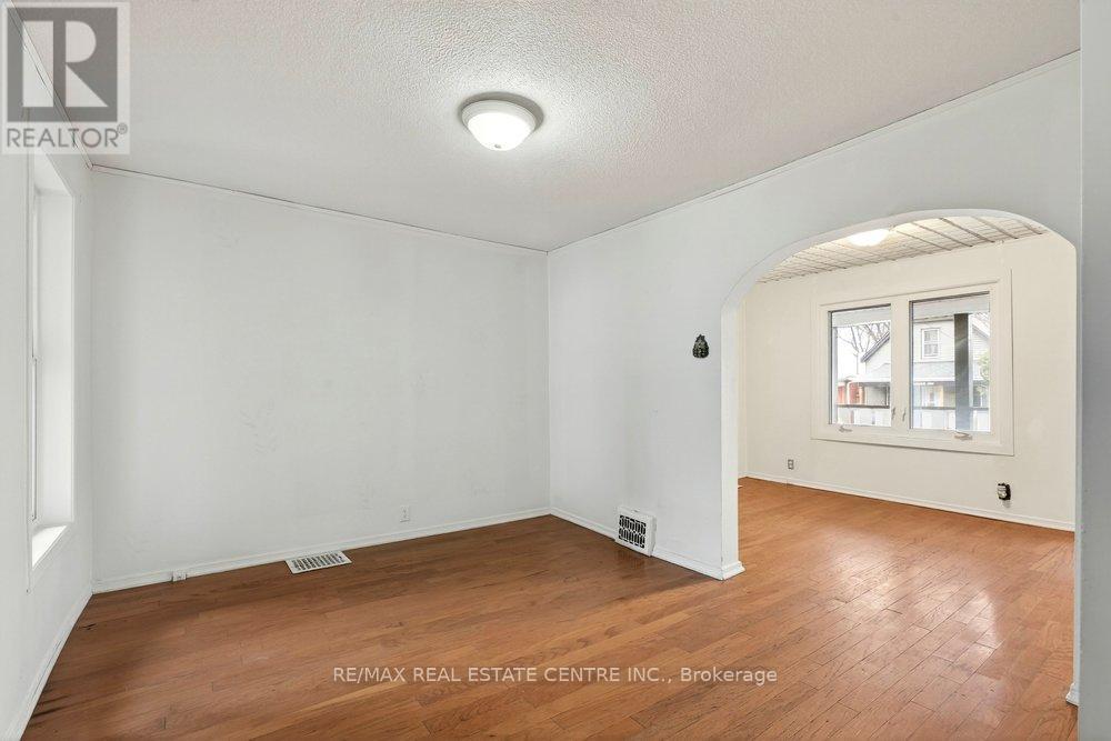 23 FREDERICK AVENUE - 12