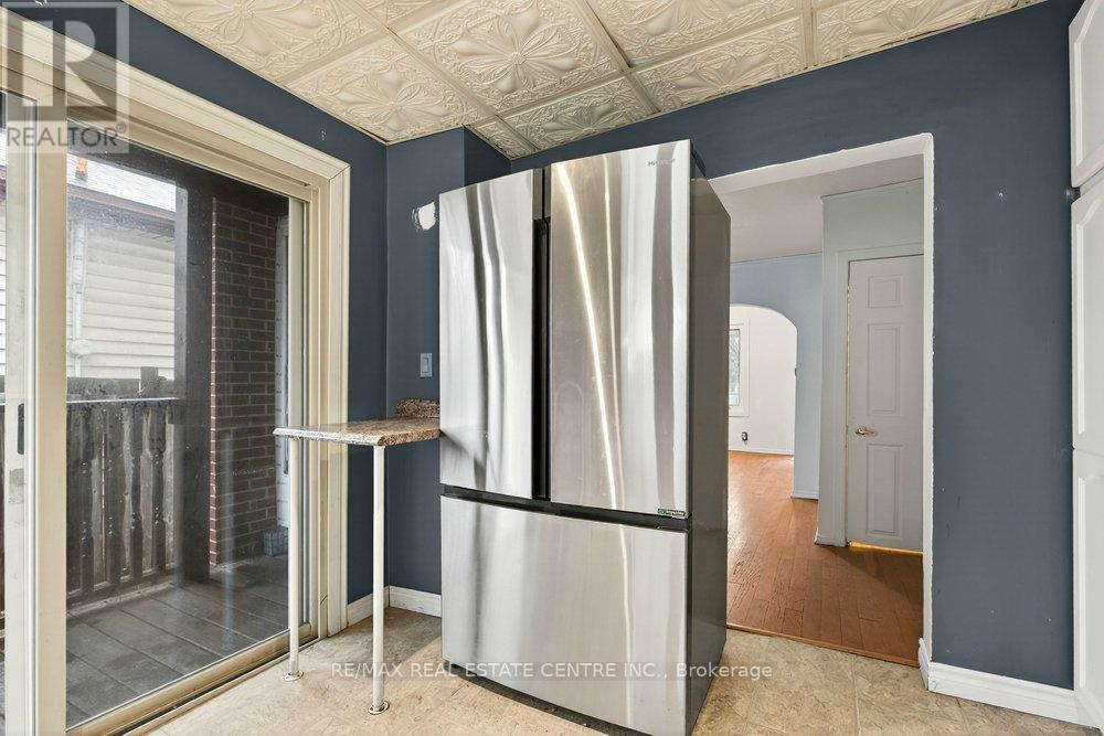 23 FREDERICK AVENUE - 13
