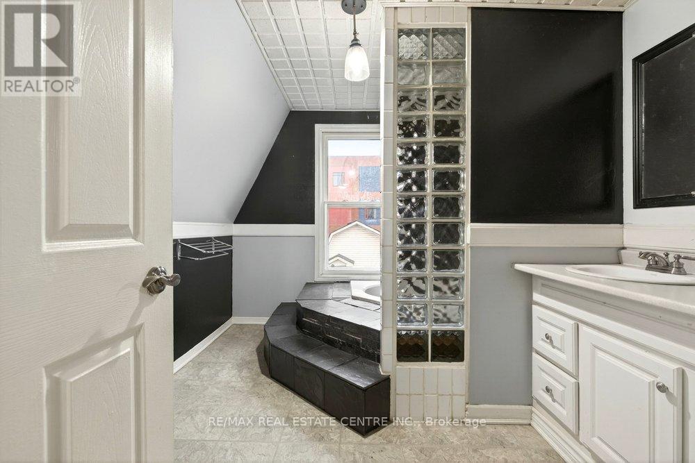 23 FREDERICK AVENUE - 27