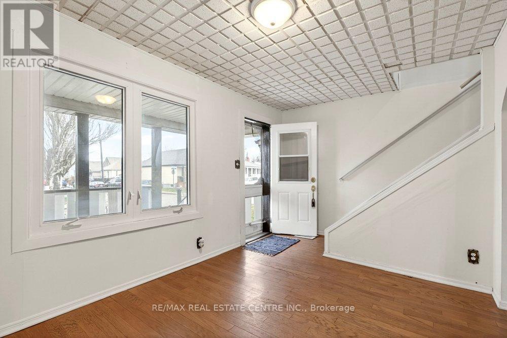 23 FREDERICK AVENUE - 8