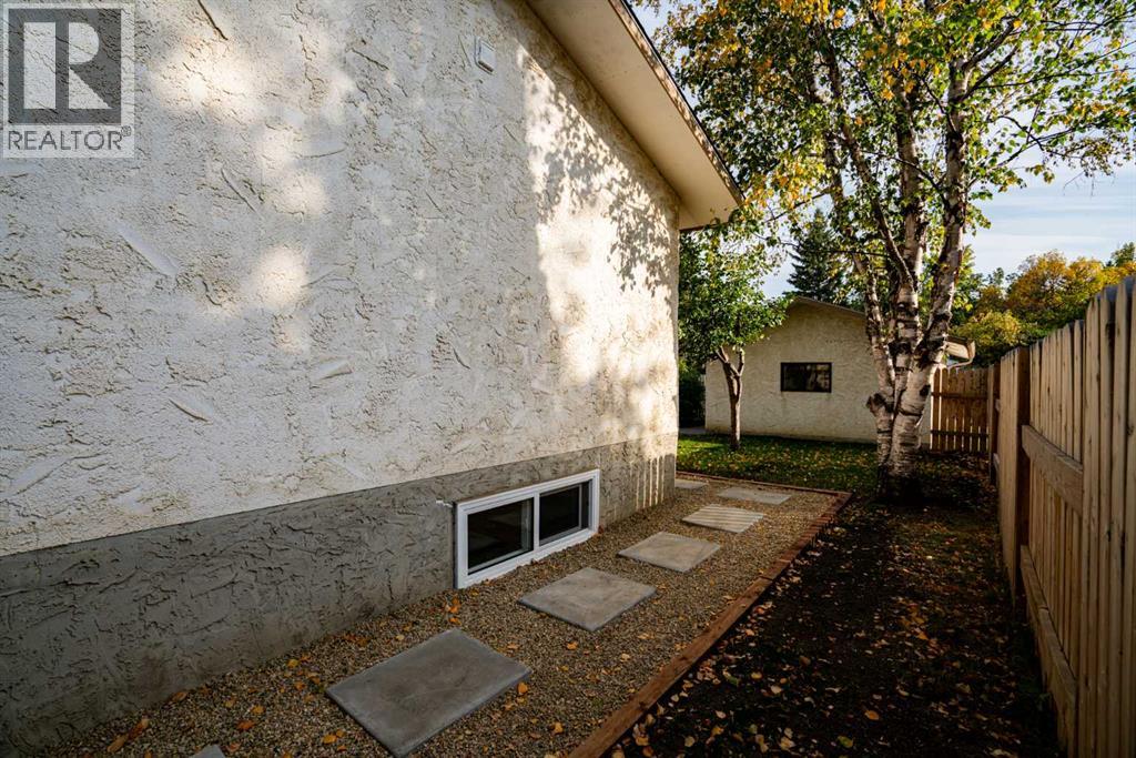 6209 42 AVENUE - 24