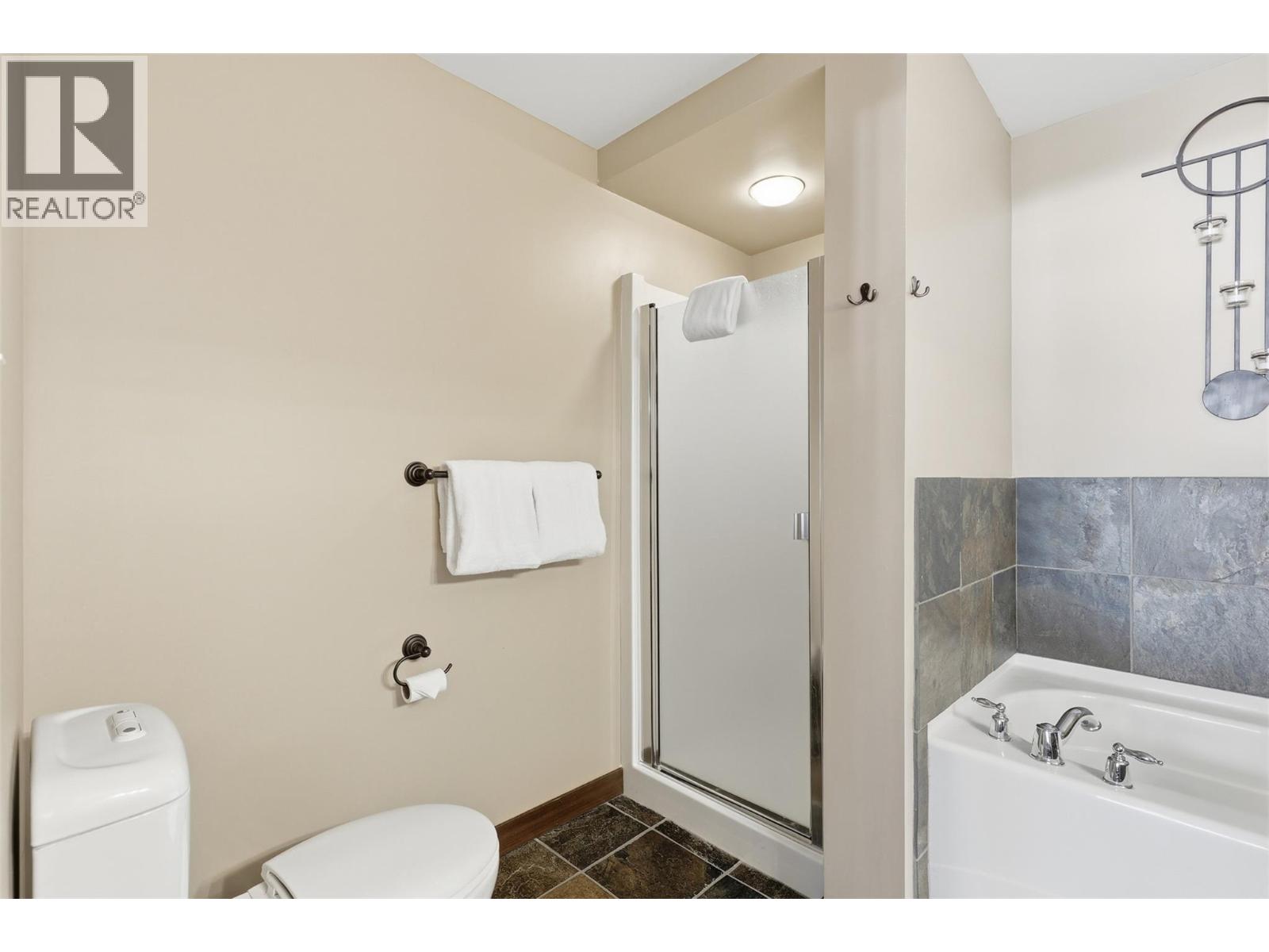 #13 5005 VALLEY DRIVE - 19