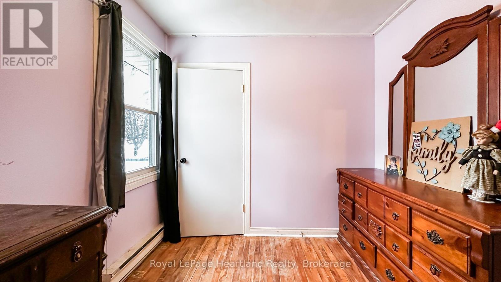 21 ST CHARLES PLACE - 21