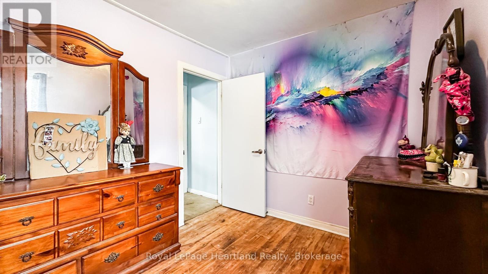 21 ST CHARLES PLACE - 22