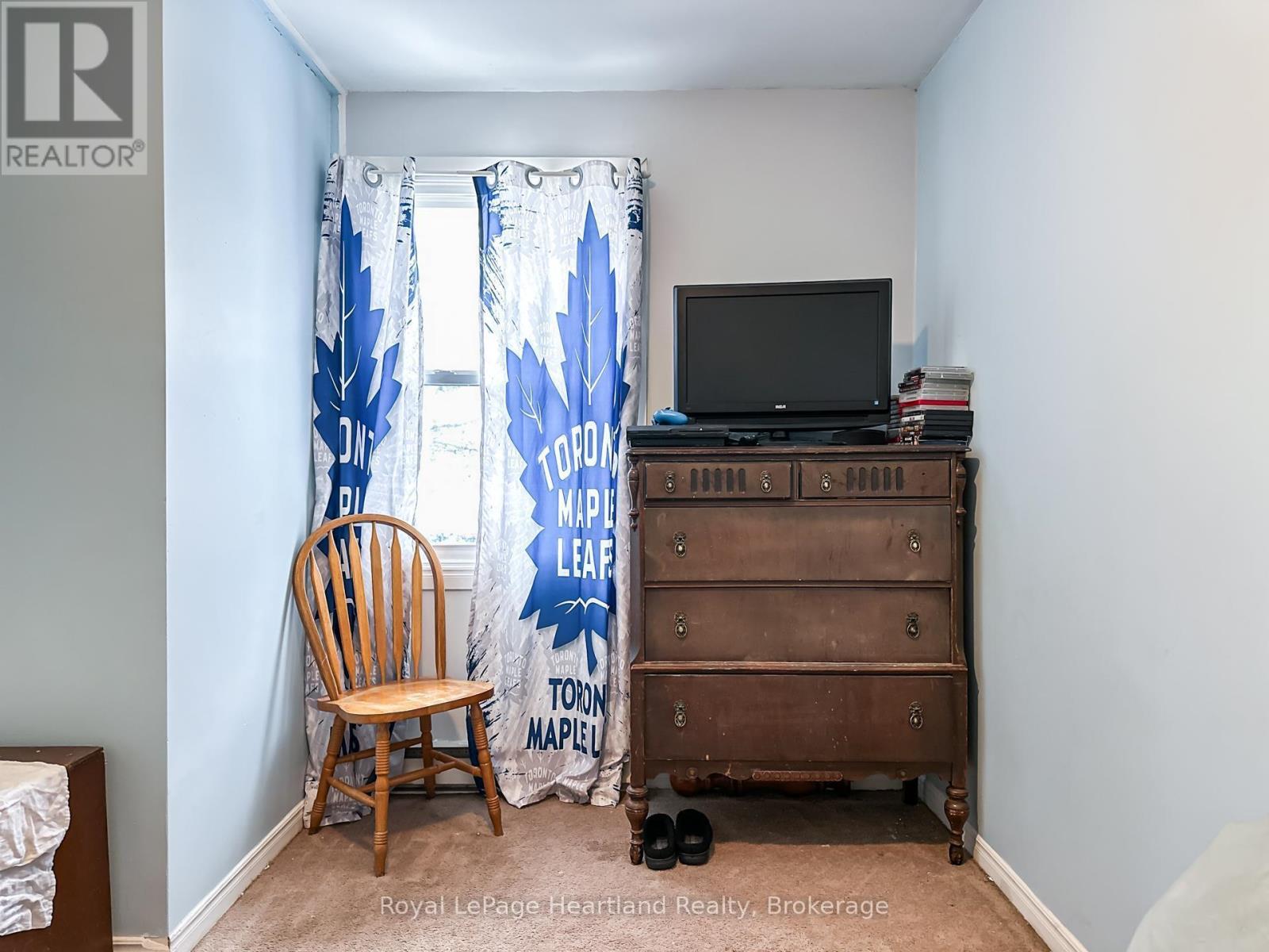 21 ST CHARLES PLACE - 23