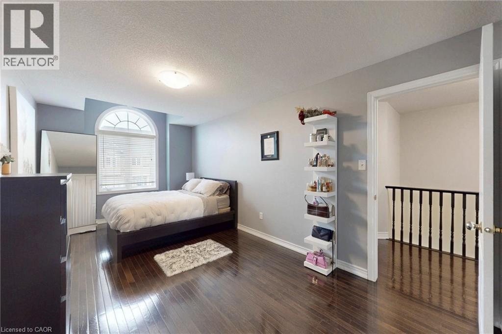 34 FOREST VALLEY Crescent - 32