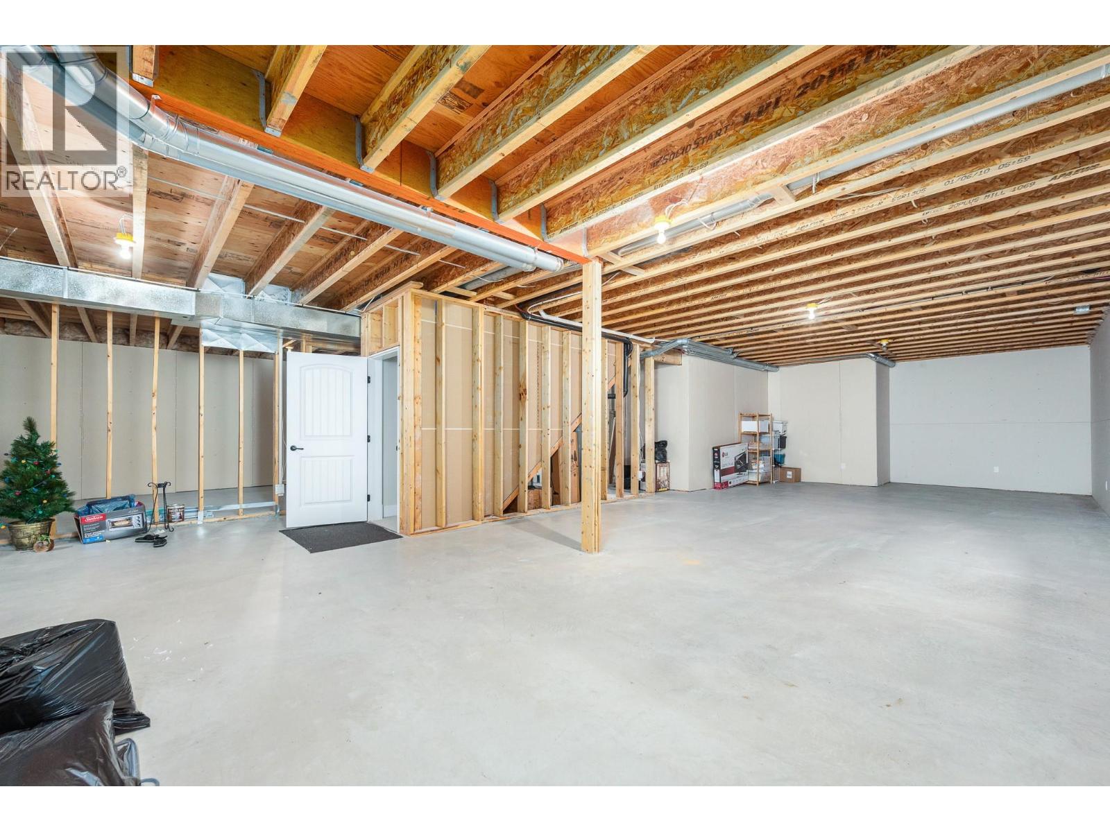 #28 3805 PATTEN DRIVE - 25