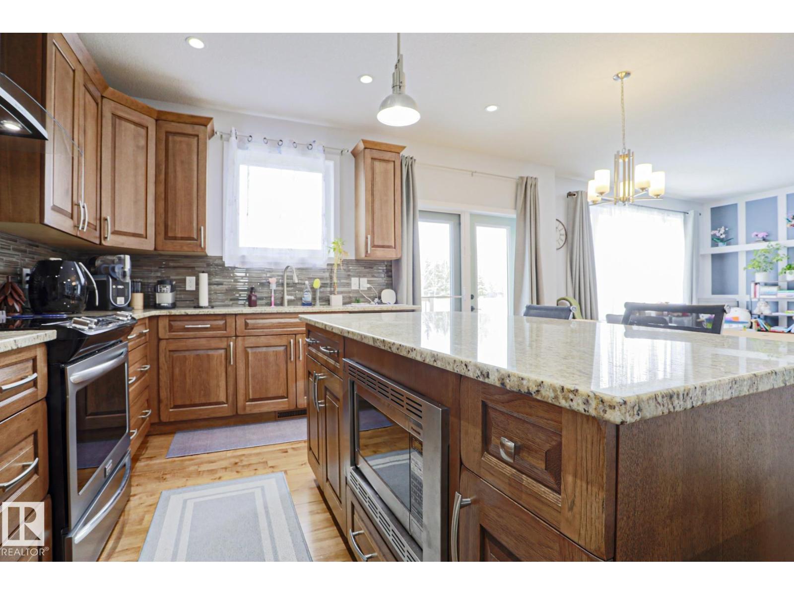 18 ENCHANTED WAY, St. Albert