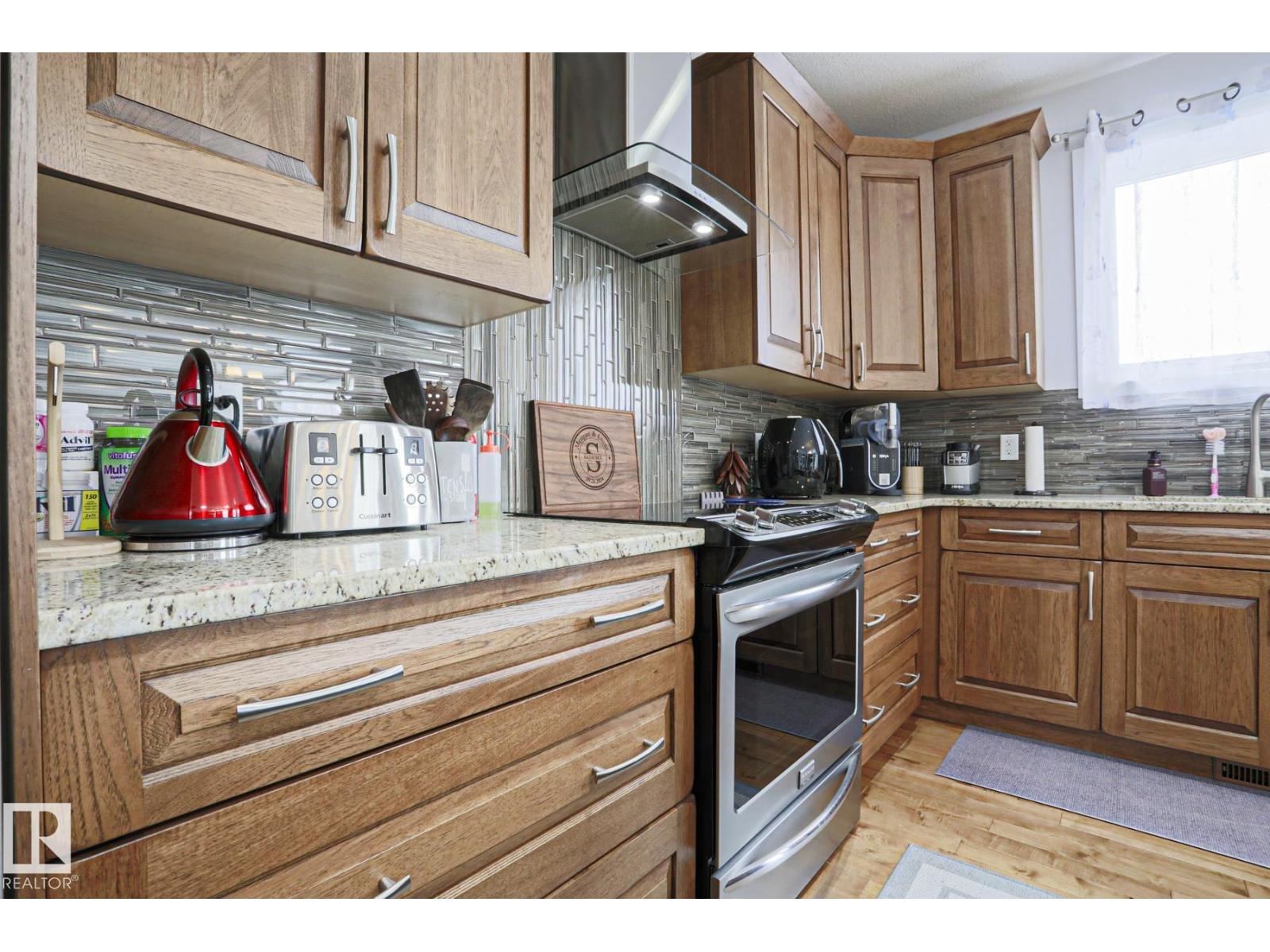 18 ENCHANTED WAY, St. Albert