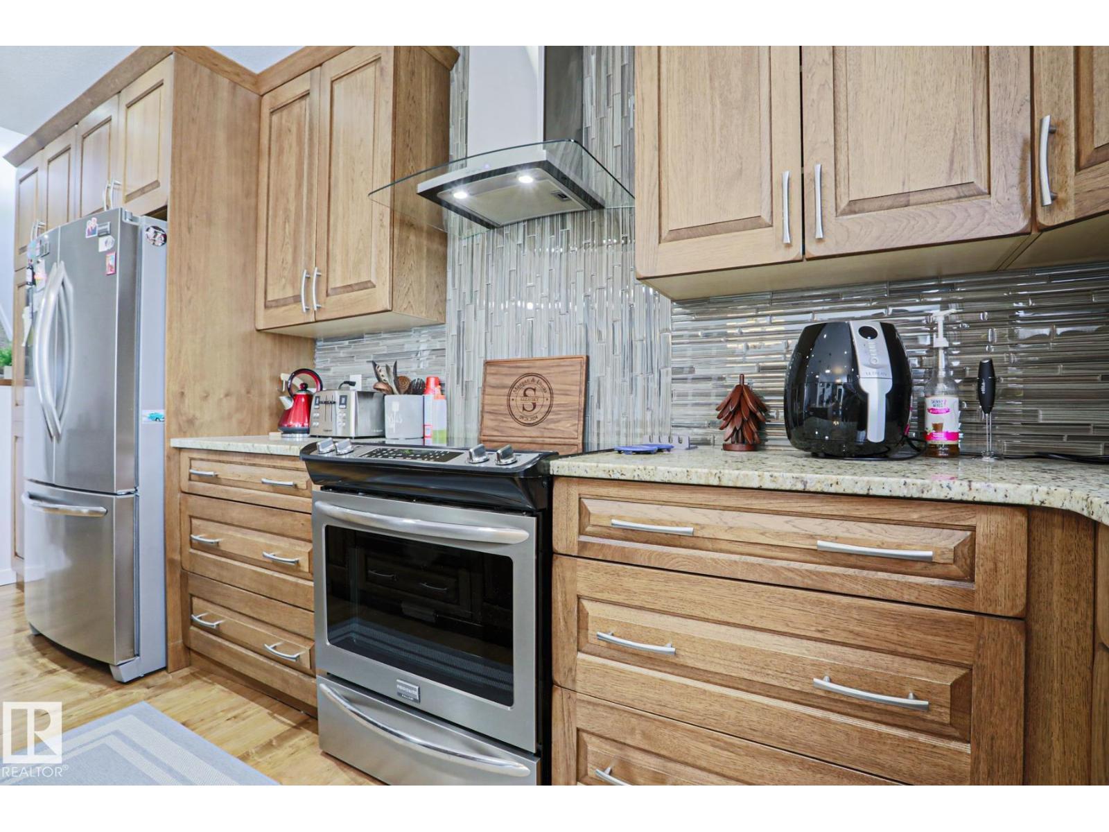 18 ENCHANTED WAY, St. Albert