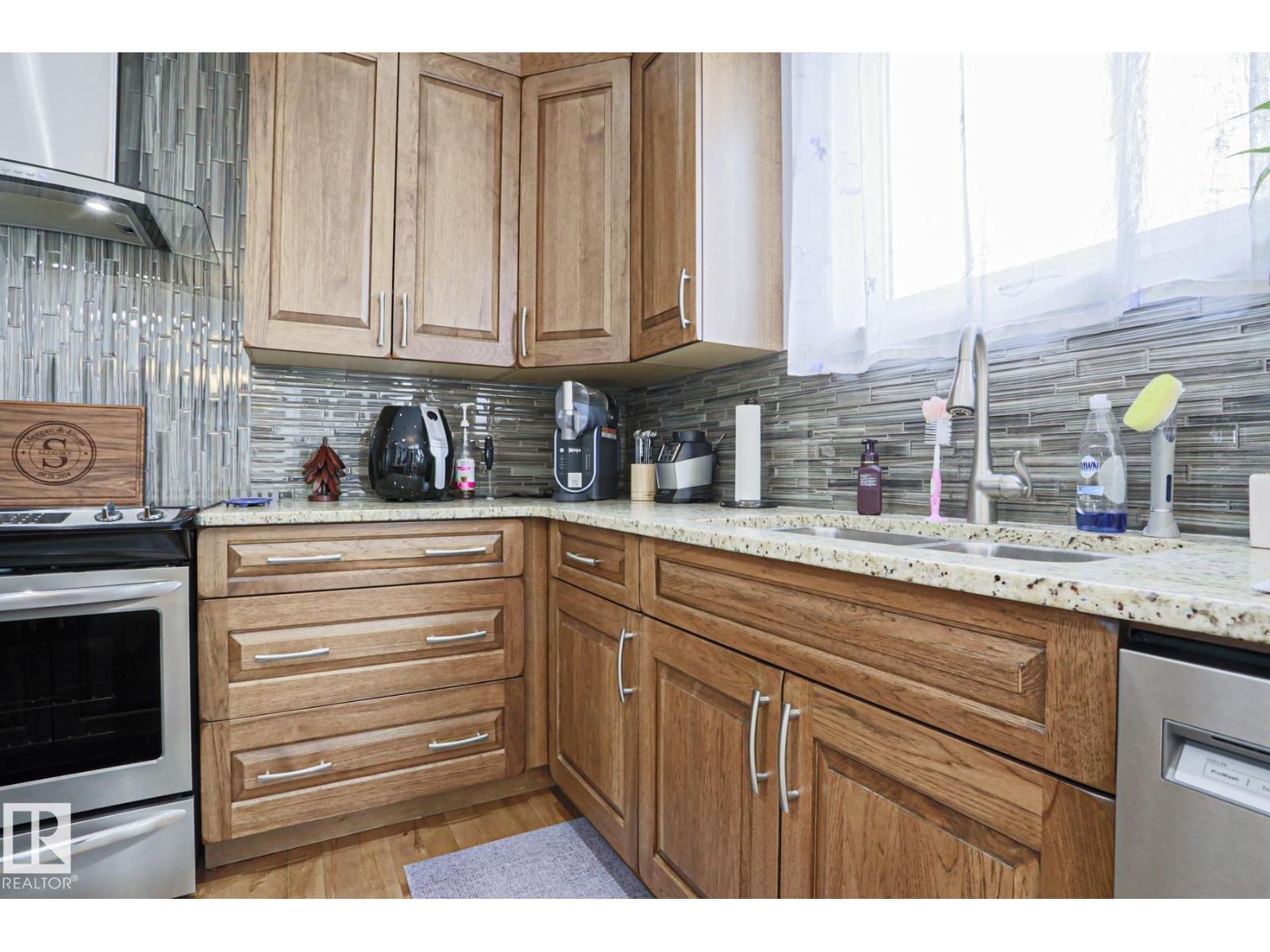 18 ENCHANTED WAY, St. Albert