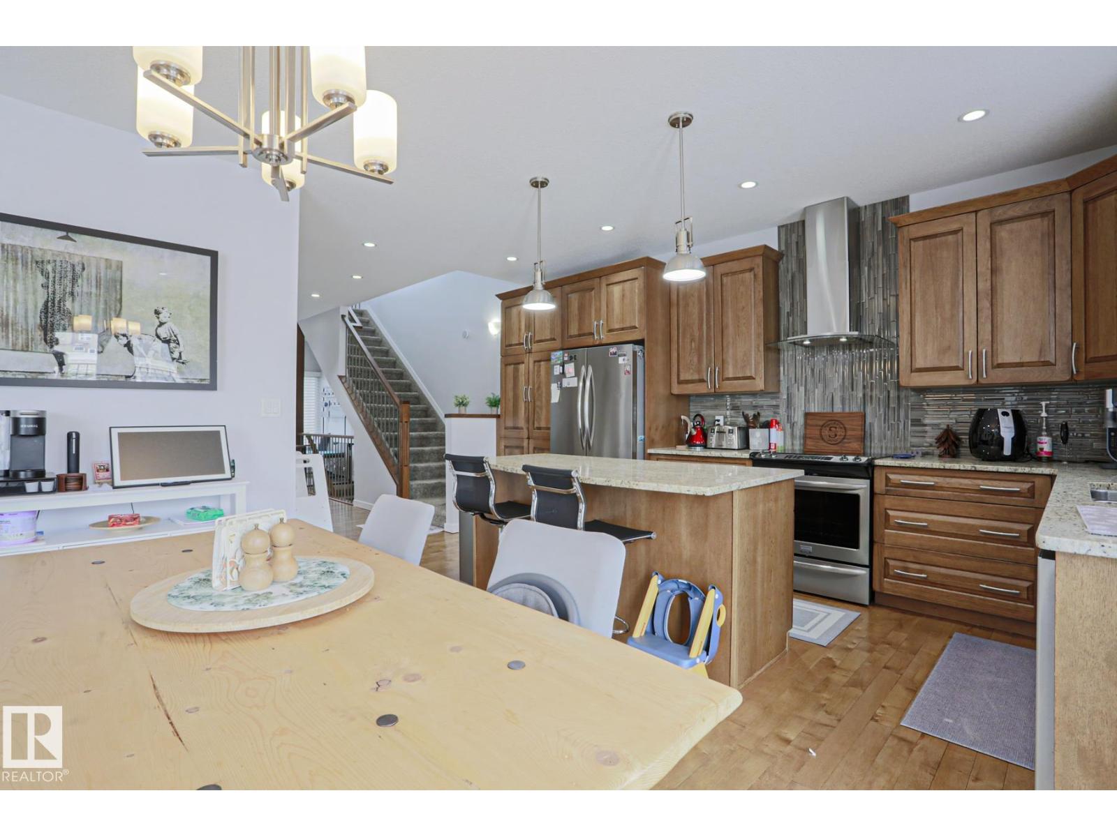 18 ENCHANTED WAY, St. Albert