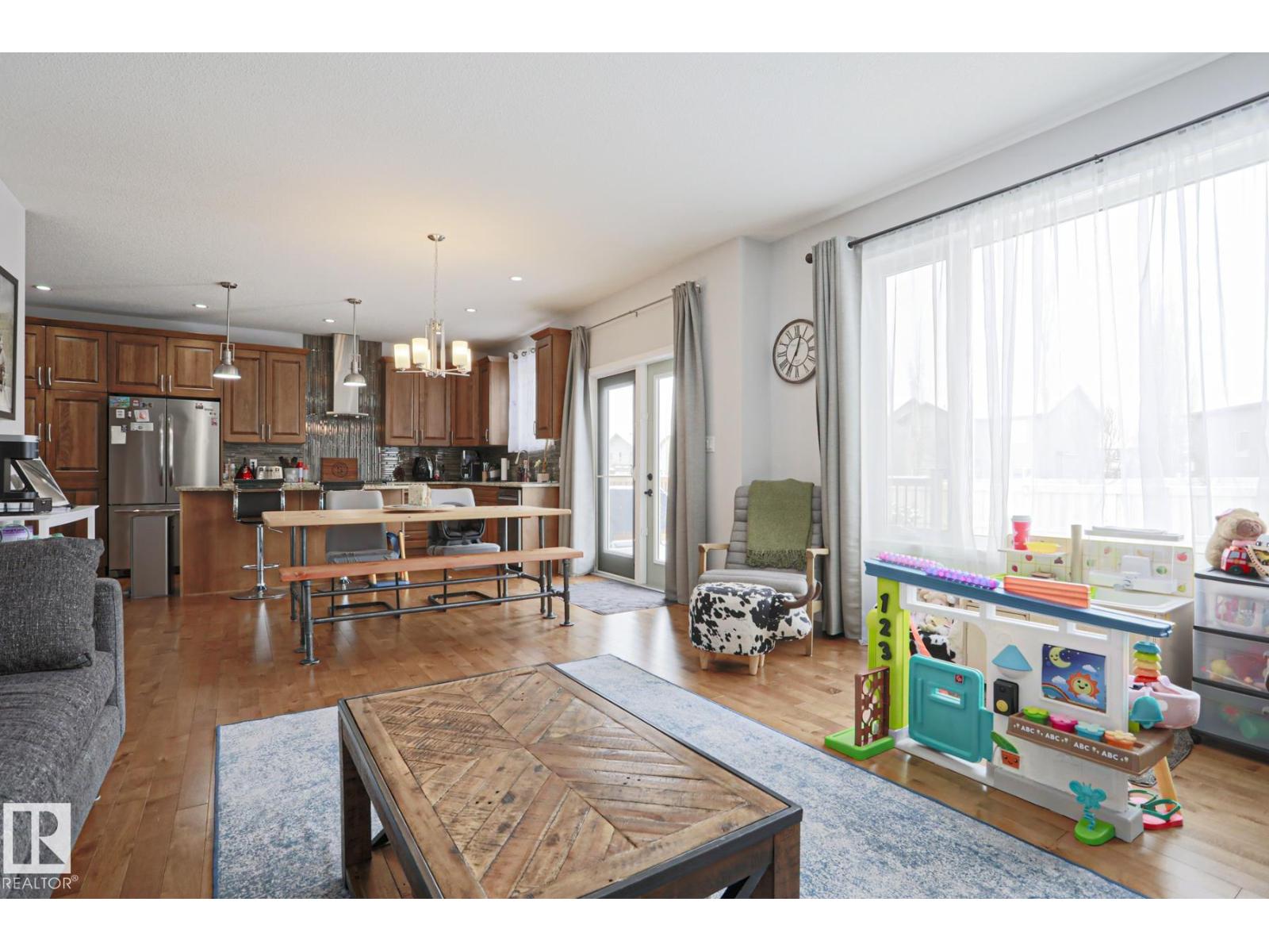 18 ENCHANTED WAY, St. Albert