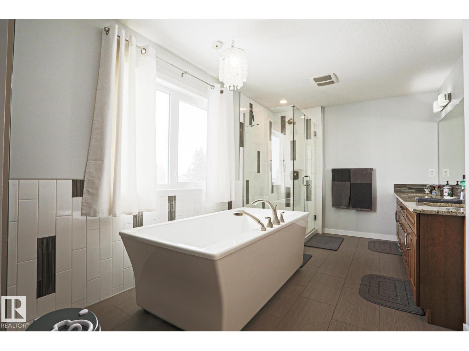 18 ENCHANTED WAY, St. Albert