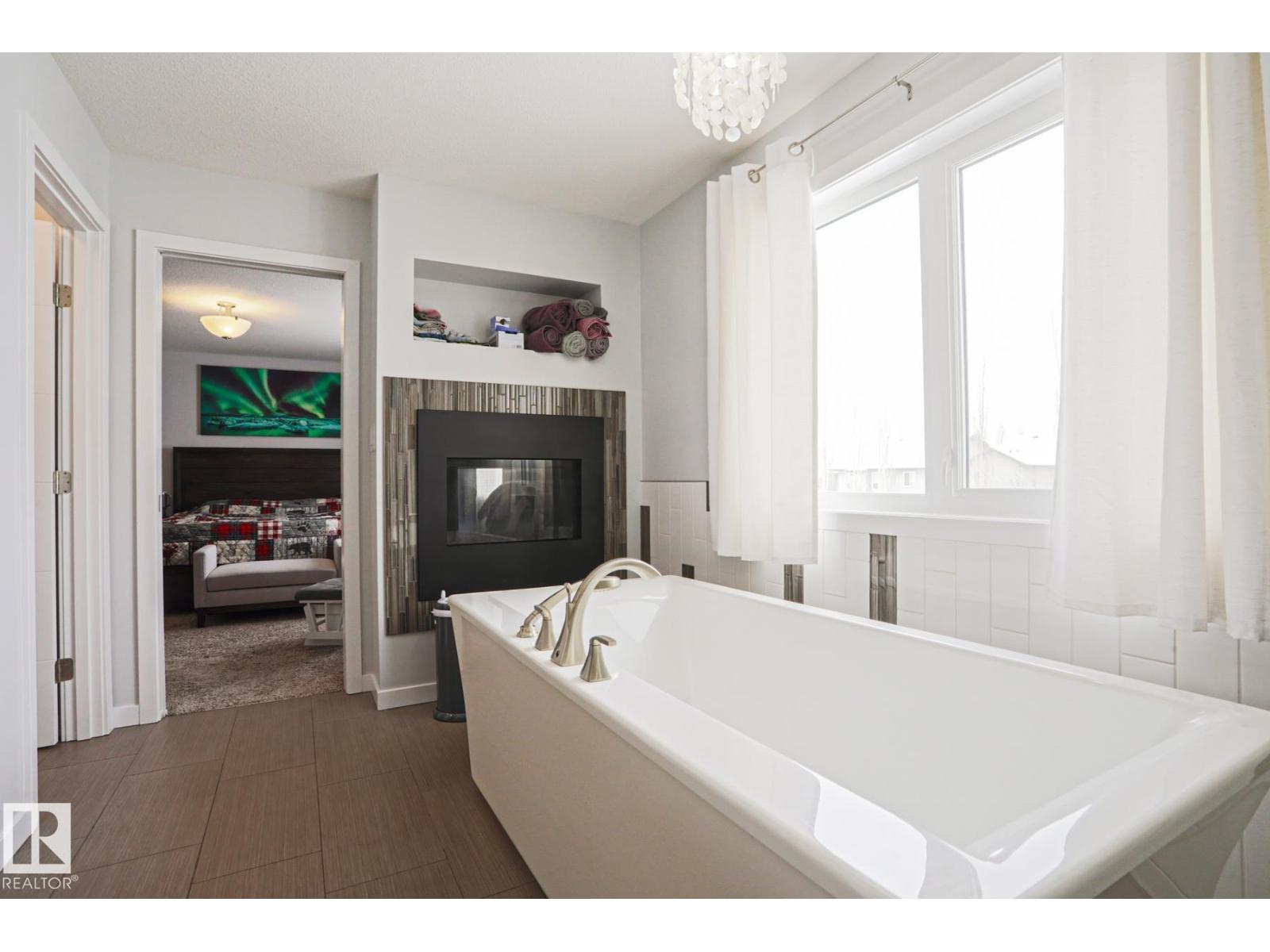 18 ENCHANTED WAY, St. Albert