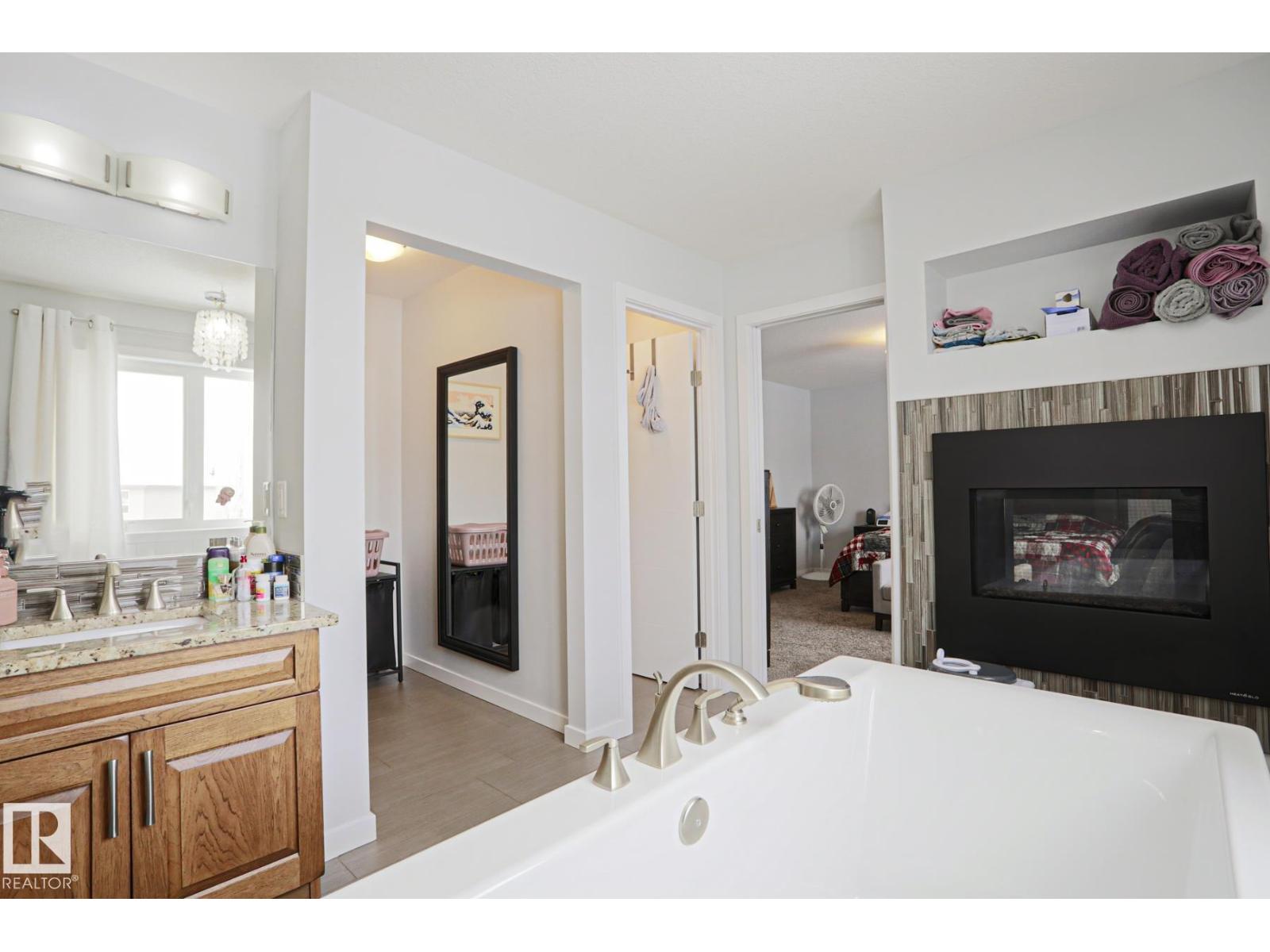 18 ENCHANTED WAY, St. Albert