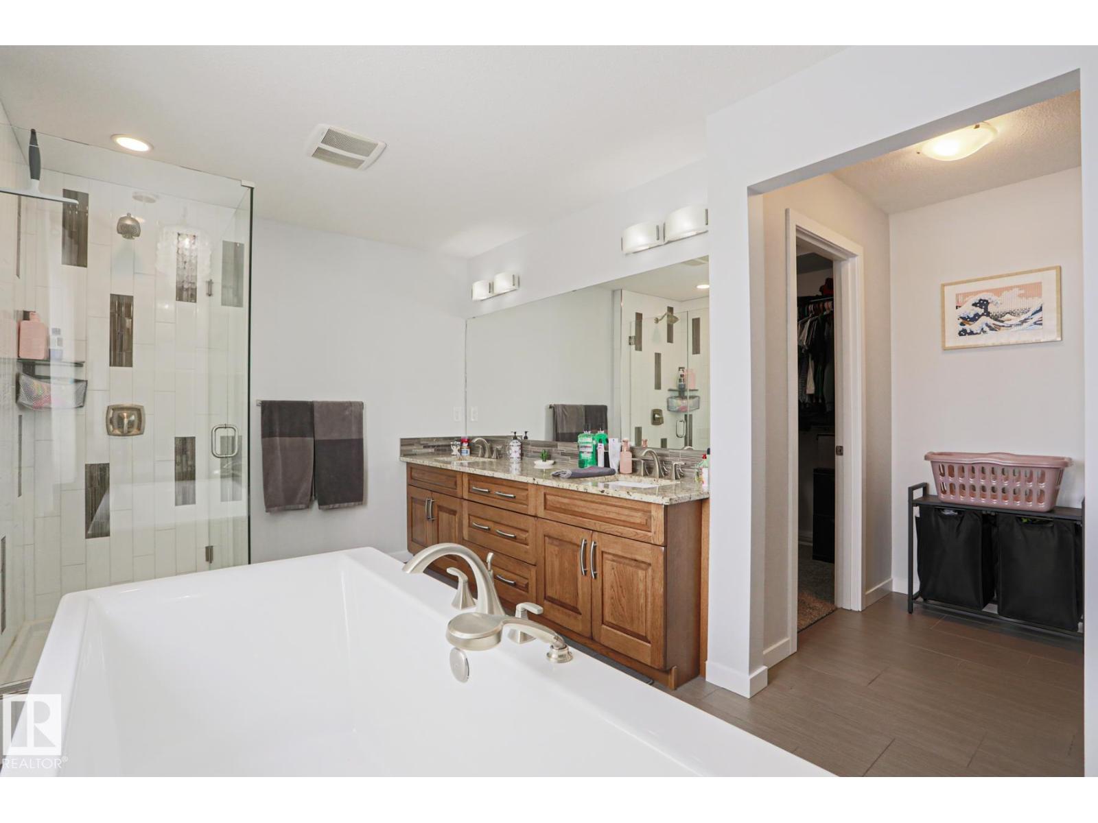 18 ENCHANTED WAY, St. Albert