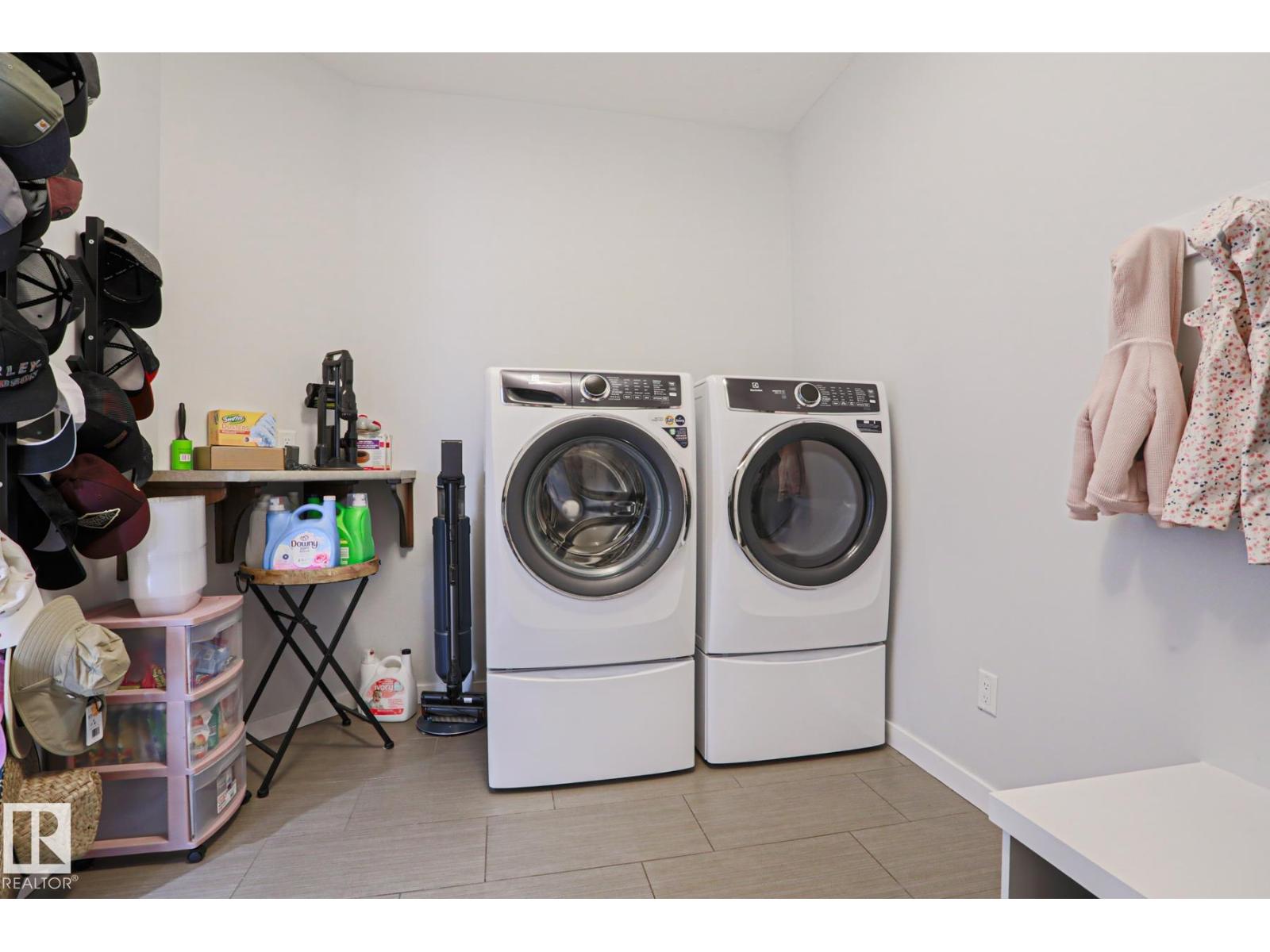 18 ENCHANTED WAY, St. Albert