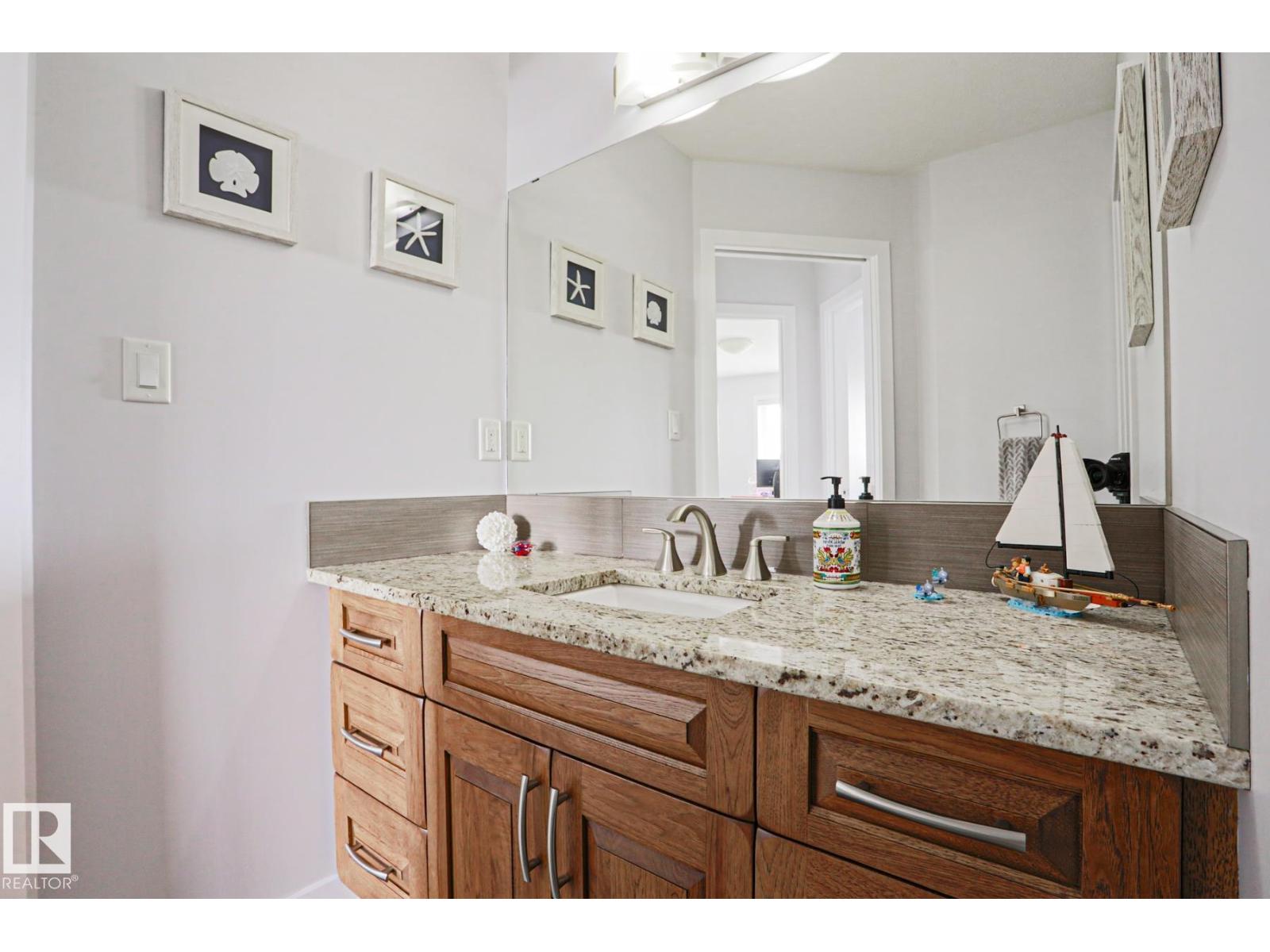 18 ENCHANTED WAY, St. Albert