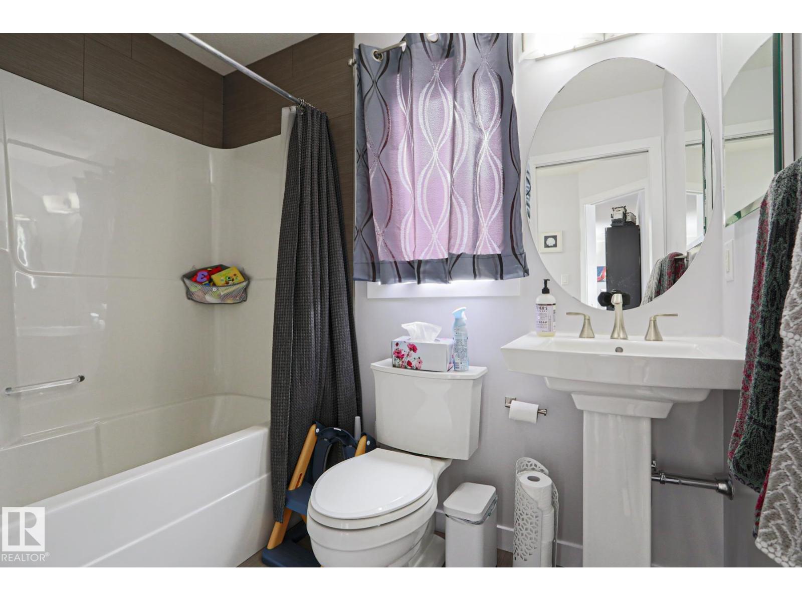 18 ENCHANTED WAY, St. Albert