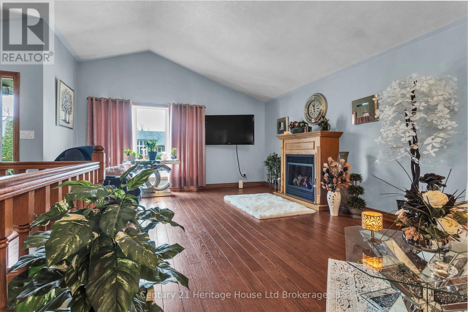 15 GIBSON DRIVE - 9