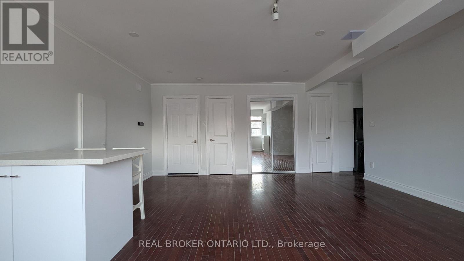 Listing photo of 2 - 2209 GERRARD STREET E