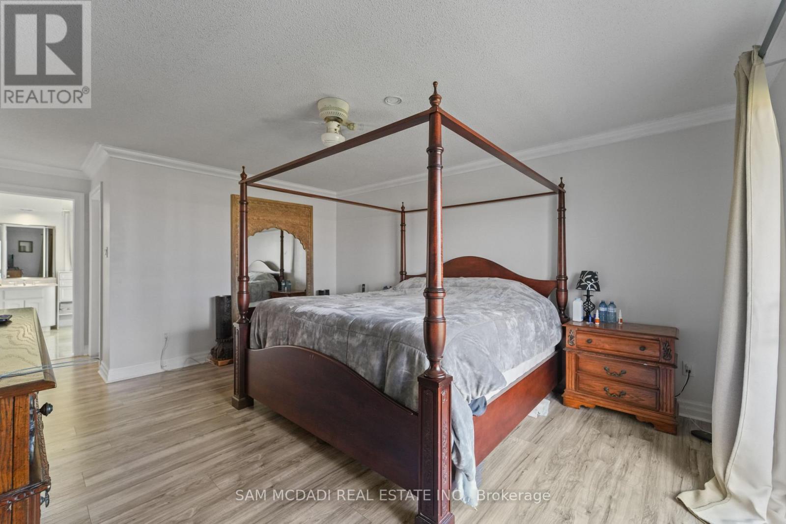 225 PARK ROAD S - 29