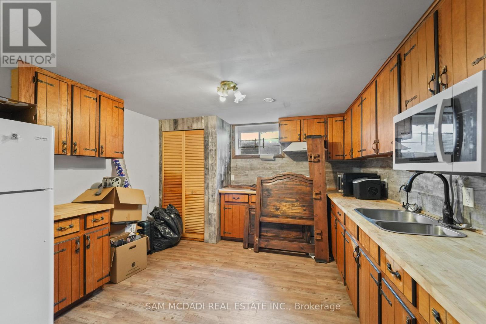225 PARK ROAD S - 41