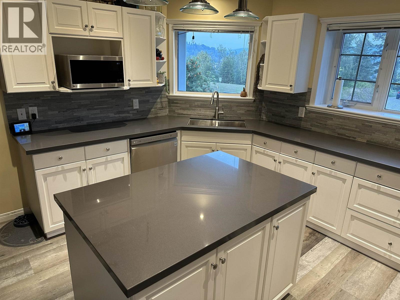 1585 EDMONTON STREET - 6